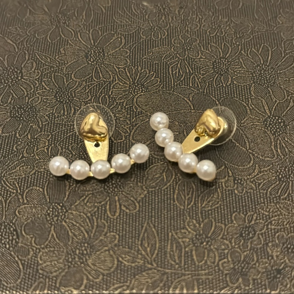 Under earlobe earrings